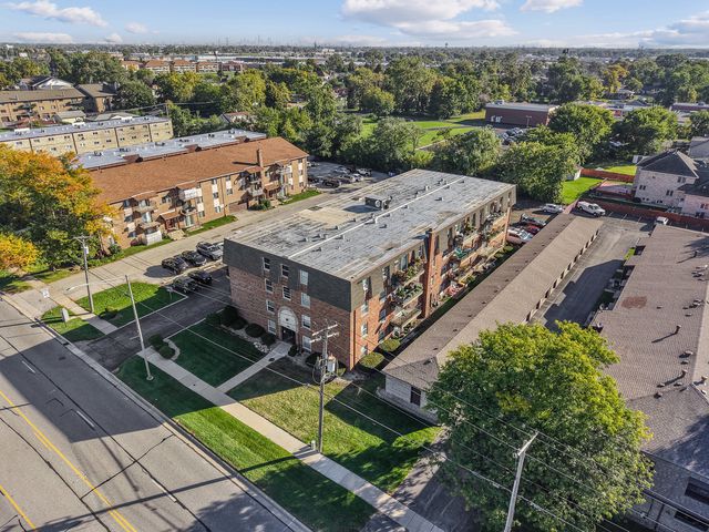 9143 S Roberts Road 21, Hickory Hills, IL 60457