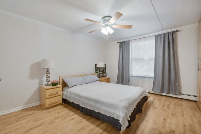 9143 S Roberts Road 21, Hickory Hills, IL 60457