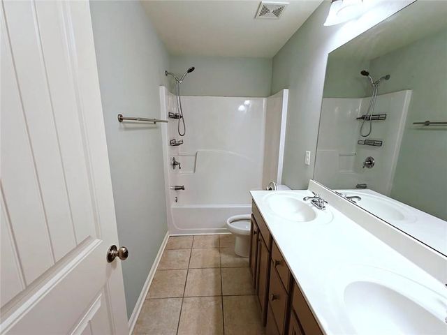 2638 Lake Manor Cir Circle, Duluth, GA 30096