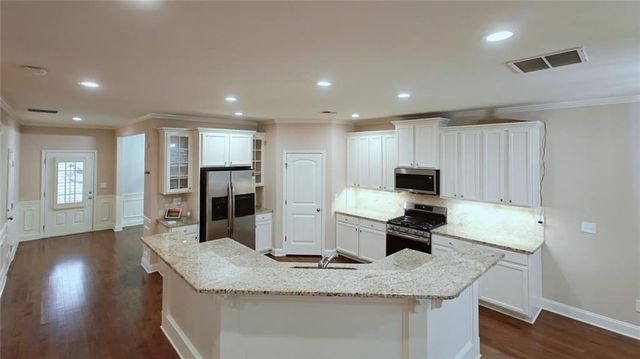 2638 Lake Manor Cir Circle, Duluth, GA 30096