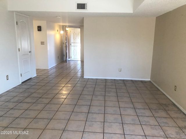 9449 E Barrudean Hills Street, Tucson, AZ 85710