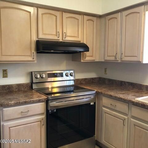 9449 E Barrudean Hills Street, Tucson, AZ 85710