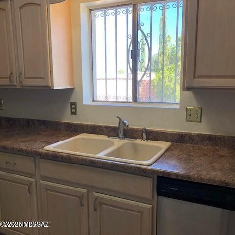 9449 E Barrudean Hills Street, Tucson, AZ 85710