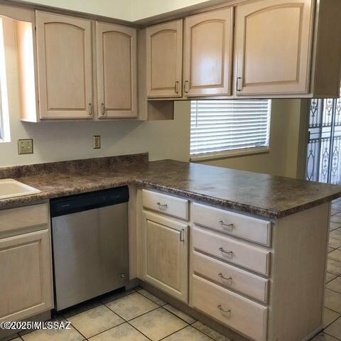 9449 E Barrudean Hills Street, Tucson, AZ 85710