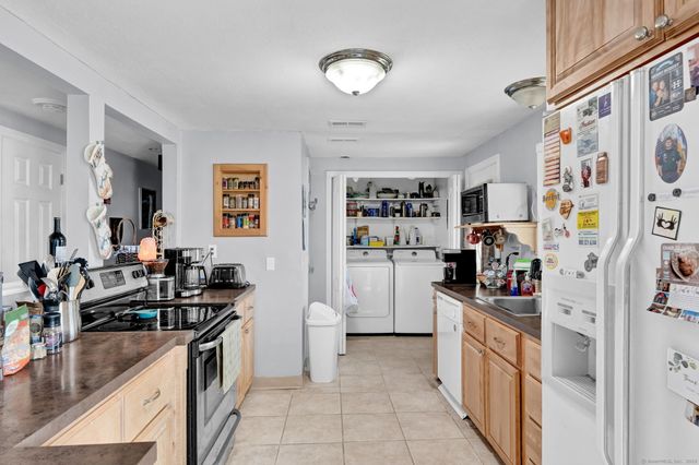 28 Kulper Road, New Britain, CT 06051