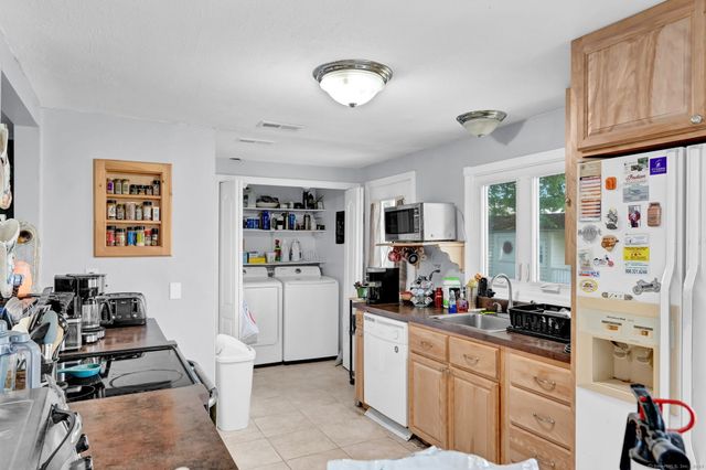 28 Kulper Road, New Britain, CT 06051