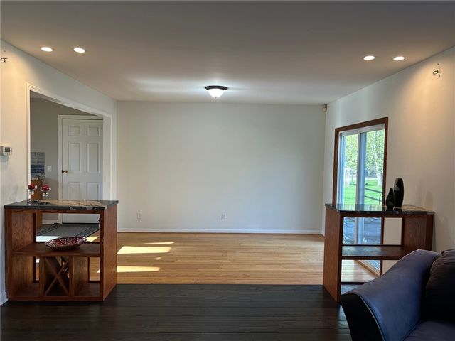 581 Bending Bough Drive, Webster, NY 14580