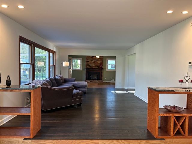 581 Bending Bough Drive, Webster, NY 14580