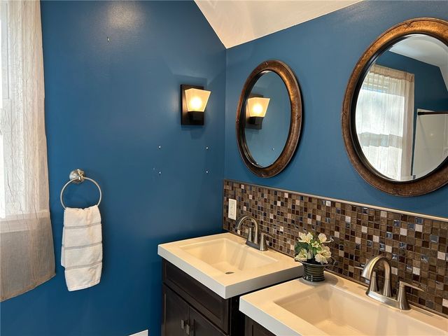 581 Bending Bough Drive, Webster, NY 14580