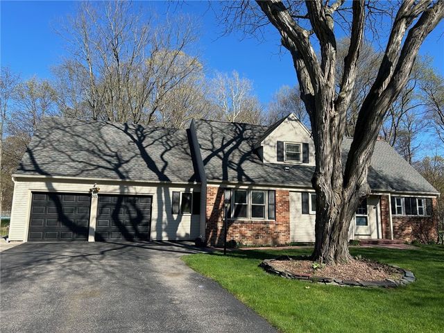 581 Bending Bough Drive, Webster, NY 14580