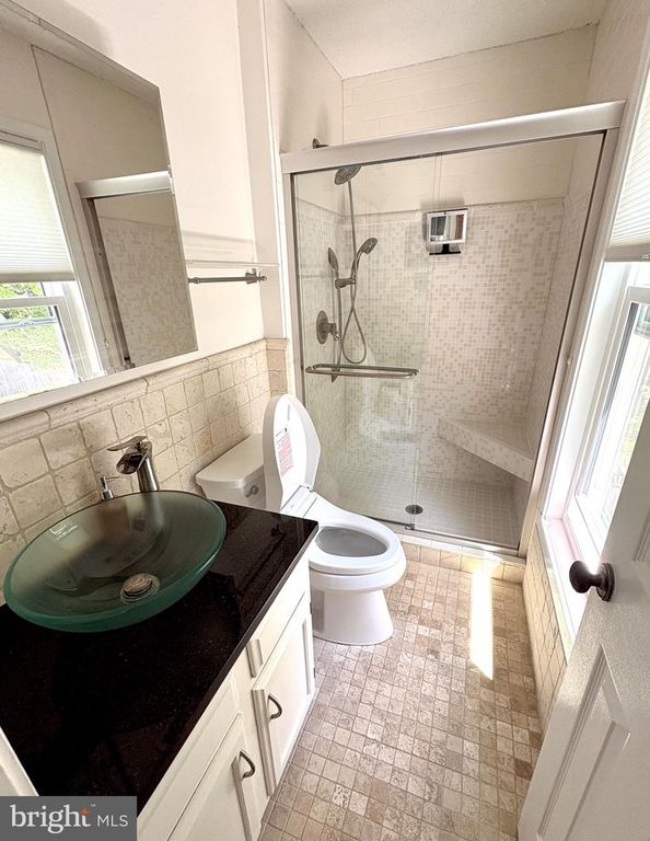 Image 14 of property listing at 117 EASTMOOR DR, Silver Spring, MD 20901