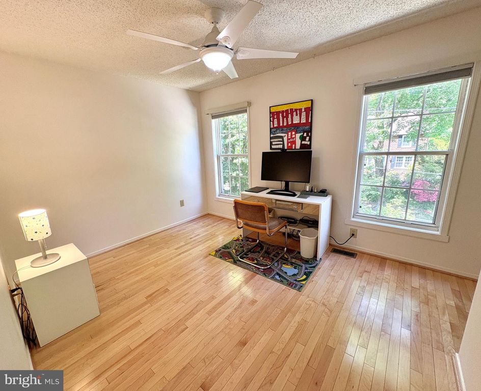 Image 19 of property listing at 117 EASTMOOR DR, Silver Spring, MD 20901