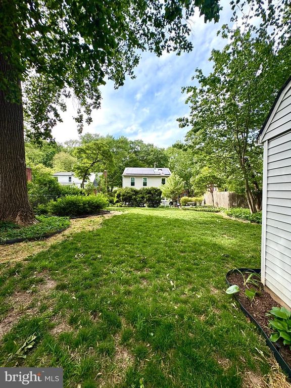 Image 32 of property listing at 117 EASTMOOR DR, Silver Spring, MD 20901