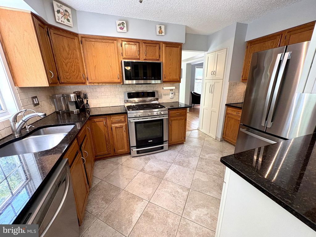 Image 7 of property listing at 117 EASTMOOR DR, Silver Spring, MD 20901