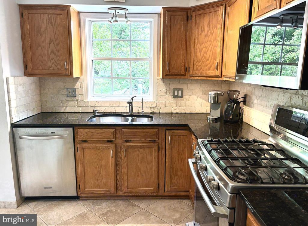 Image 8 of property listing at 117 EASTMOOR DR, Silver Spring, MD 20901
