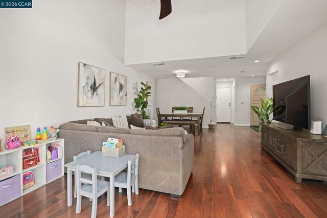 134 Caprice Circle, Hercules, CA 94547