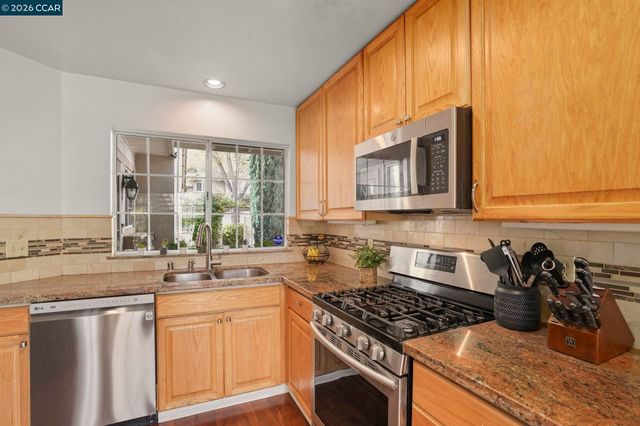 134 Caprice Circle, Hercules, CA 94547