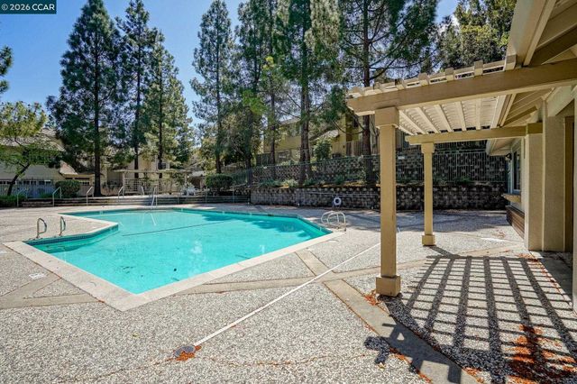 134 Caprice Circle, Hercules, CA 94547