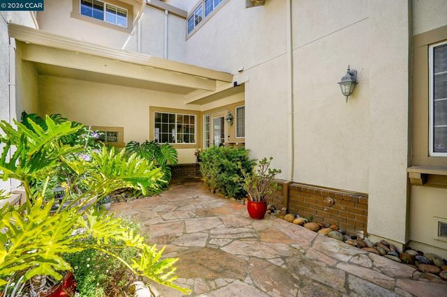 134 Caprice Circle, Hercules, CA 94547