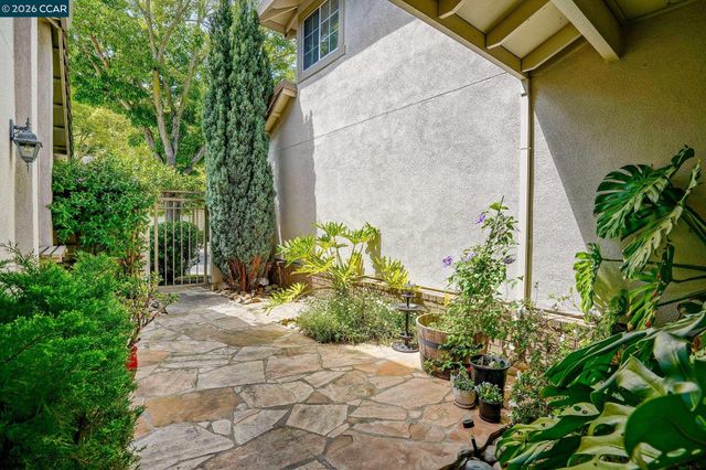 134 Caprice Circle, Hercules, CA 94547