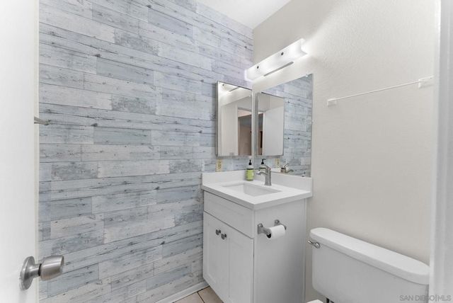 2134 Via Robles, Oceanside, CA 92054