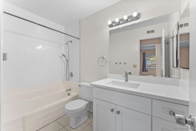 2134 Via Robles, Oceanside, CA 92054