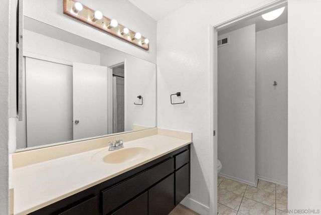 2134 Via Robles, Oceanside, CA 92054