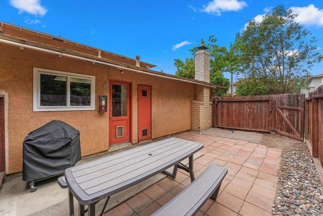 2134 Via Robles, Oceanside, CA 92054