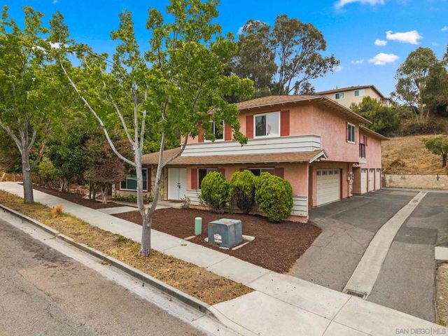 2134 Via Robles, Oceanside, CA 92054