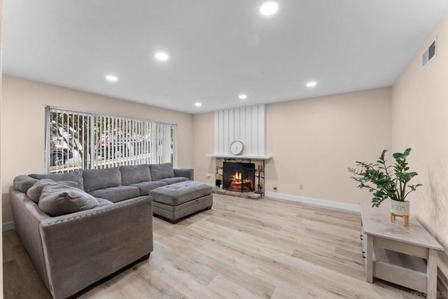 2134 Via Robles, Oceanside, CA 92054