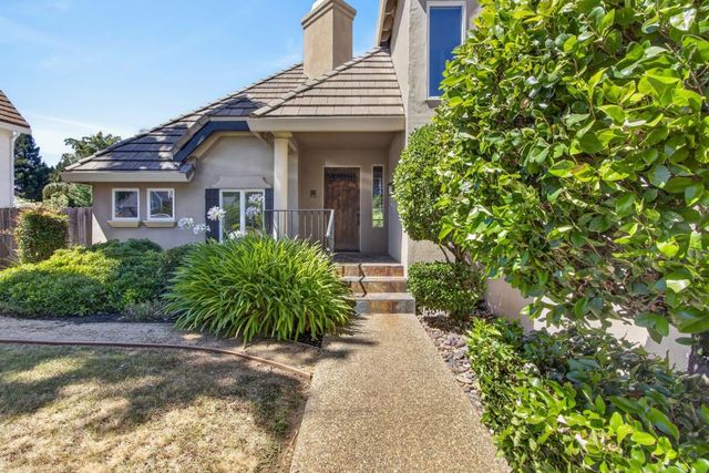 109 Pradera Ct, Folsom, CA 95630