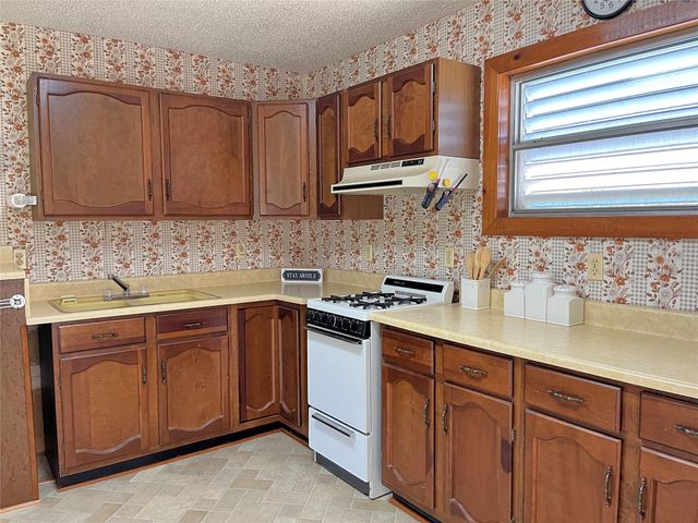 215 12th Street, San Leon, TX 77539