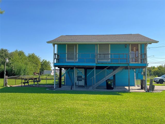 215 12th Street, San Leon, TX 77539