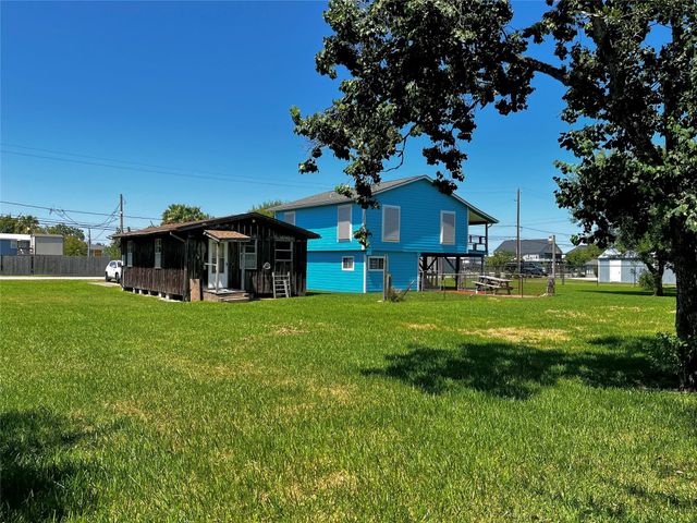 215 12th Street, San Leon, TX 77539