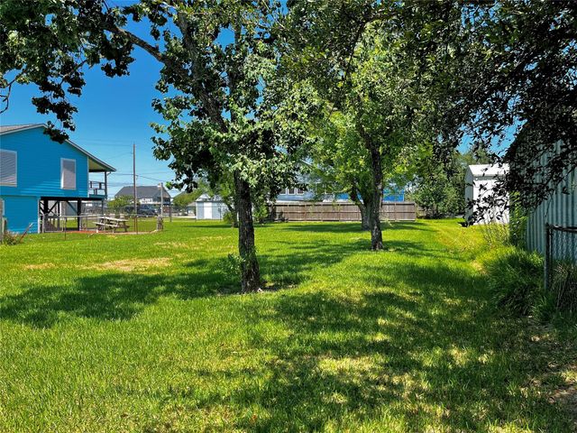 215 12th Street, San Leon, TX 77539