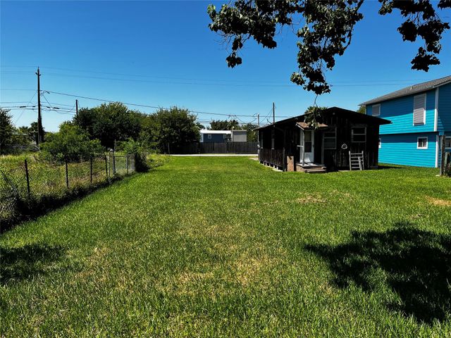215 12th Street, San Leon, TX 77539