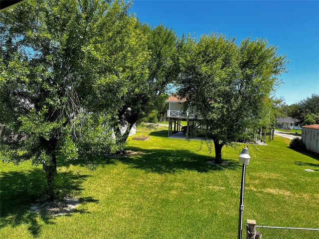 215 12th Street, San Leon, TX 77539