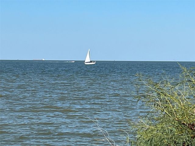 215 12th Street, San Leon, TX 77539