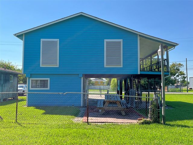 215 12th Street, San Leon, TX 77539