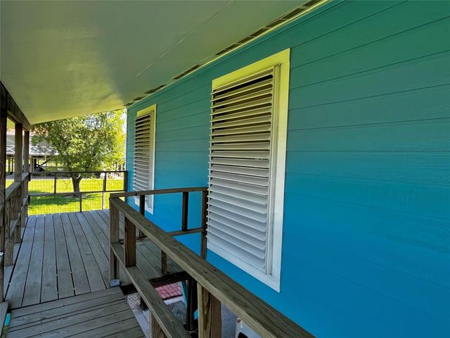 215 12th Street, San Leon, TX 77539