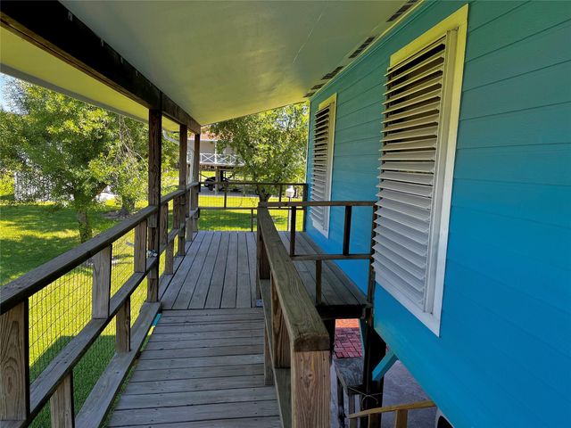 215 12th Street, San Leon, TX 77539