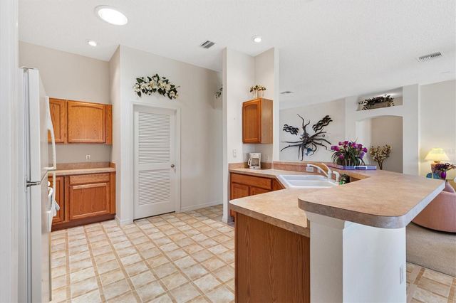 3000 SANDY LANE, The Villages, FL 32162