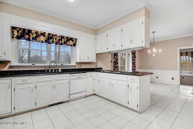 702 Hillcrest Drive, Mount Olive, NC 28365