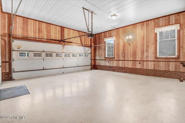 702 Hillcrest Drive, Mount Olive, NC 28365