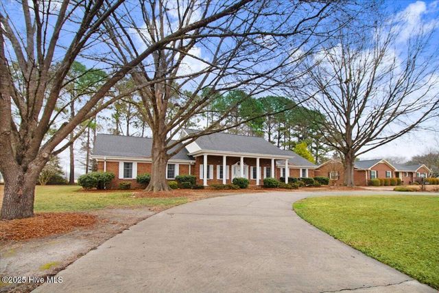 702 Hillcrest Drive, Mount Olive, NC 28365