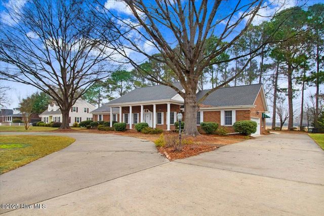 702 Hillcrest Drive, Mount Olive, NC 28365