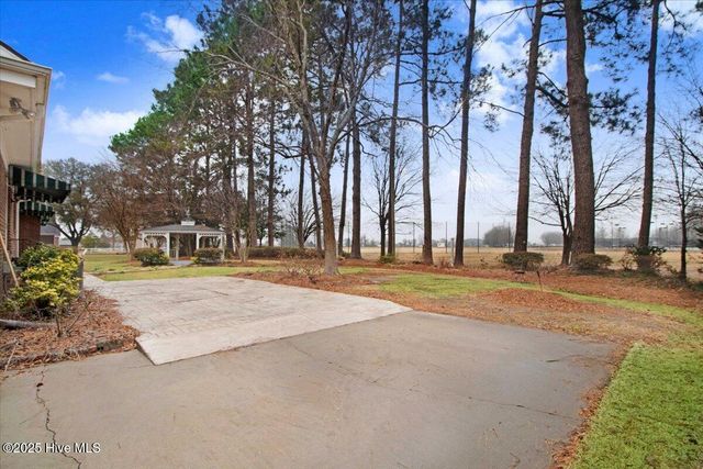 702 Hillcrest Drive, Mount Olive, NC 28365