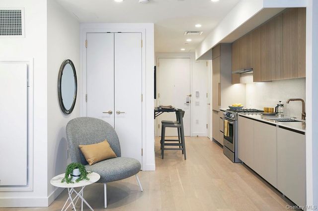 3 Court Square 404, Long Island City, NY 11101