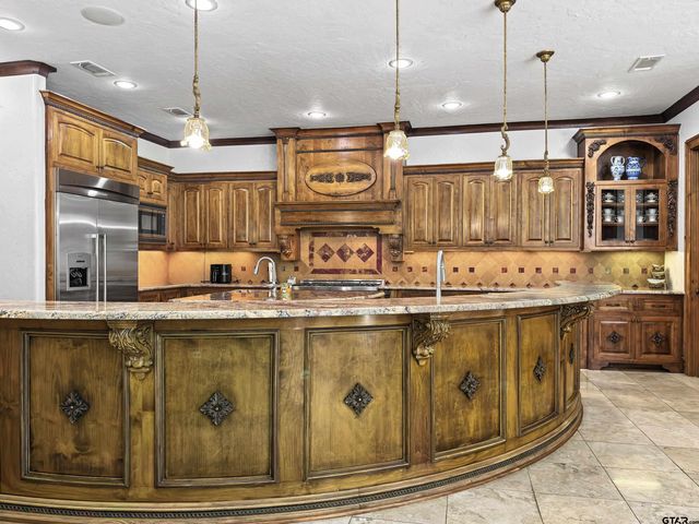 7105 Walden Dr, Tyler, TX 75703