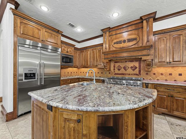 7105 Walden Dr, Tyler, TX 75703